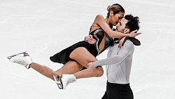 Новая королева Аделия и трио красавцев мужчин-одиночников