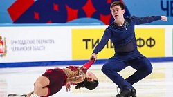 Новая королева Аделия и трио красавцев мужчин-одиночников