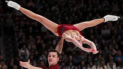 Новая королева Аделия и трио красавцев мужчин-одиночников