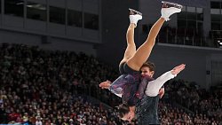 Новая королева Аделия и трио красавцев мужчин-одиночников