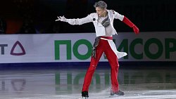 Новая королева Аделия и трио красавцев мужчин-одиночников