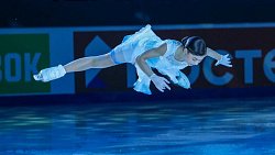 Новая королева Аделия и трио красавцев мужчин-одиночников