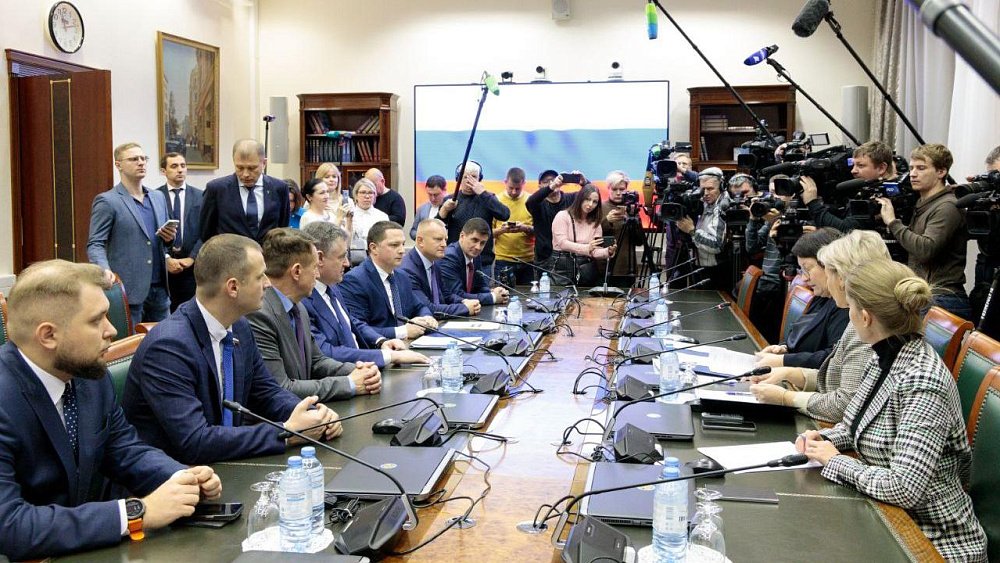 ЦИК приняла выборные документы у председателя ЛДПР Слуцкого