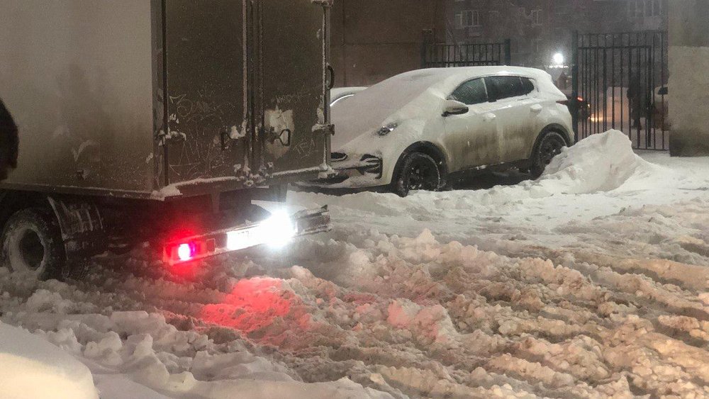 Трех человек в замерзающем автомобиле вызволили из снежного плена на юге Челябинской области