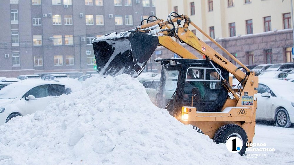 В Челябинске в усиленном режиме будут расчищать от снега тротуары, остановки и дворы