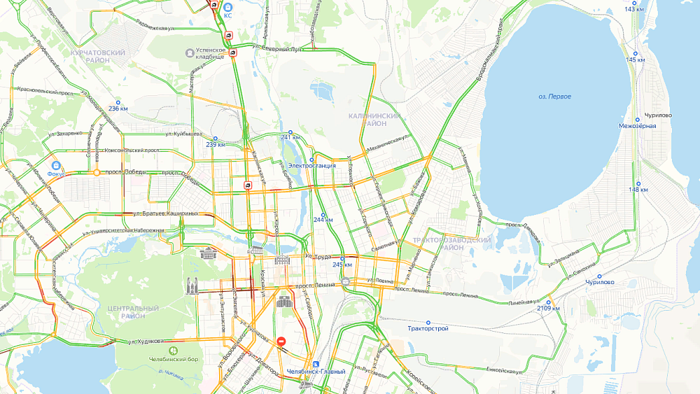 Полный Джингл Беллс: челябинцы развлекаются в пробках на нечищеных дорогах