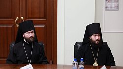 Алексей Текслер поблагодарил митрополита Алексия за сбор гуманитарной помощи для СВО