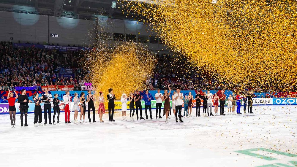 Новая королева Аделия и трио красавцев мужчин-одиночников