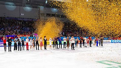 Новая королева Аделия и трио красавцев мужчин-одиночников