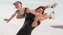 Новая королева Аделия и трио красавцев мужчин-одиночников