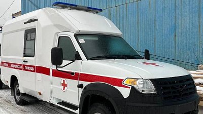 Больница Южноуральска получила новую машину скорой помощи