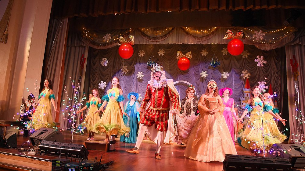 Челябинские коллективы принимают поздравления с Новым годом