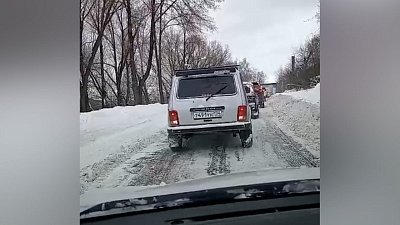 Южноуральцы жалуются на пробки после масштабного снегопада