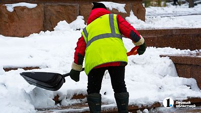 В Челябинске из-за сильного снегопада резко вырос спрос на дворников