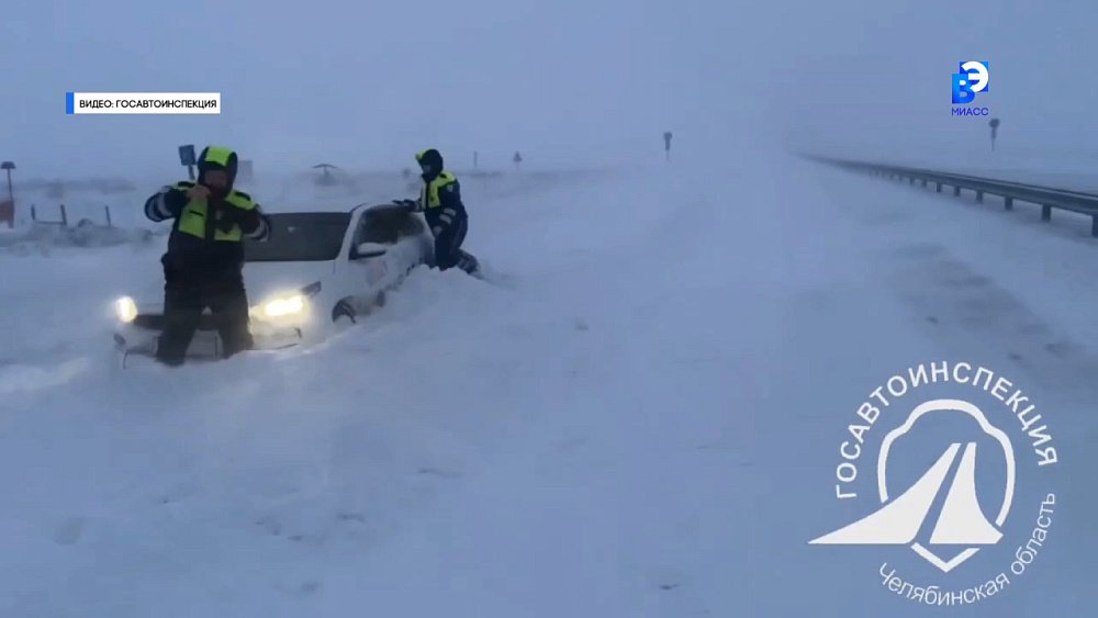 Непогода создает трудности для жителей региона