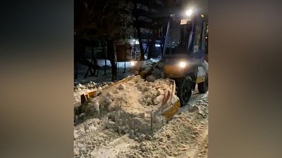 Подрядчики устраняют последствия мощного снегопада в Челябинске