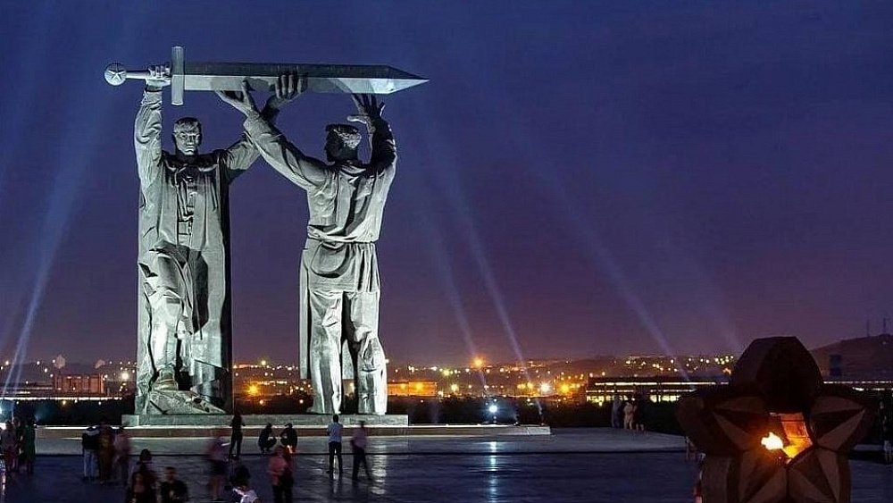 В Магнитогорске установили два тактильных барельефа