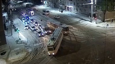 В Челябинске трамвай сошел с путей в час-пик
