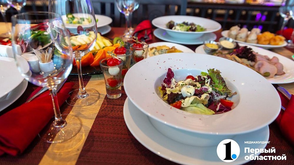 В Челябинске вырос спрос на доставку еды к новогоднему столу