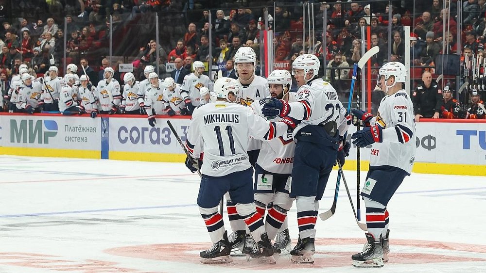 Хоккейный клуб «Металлург» продлил контракты с четырьмя игроками