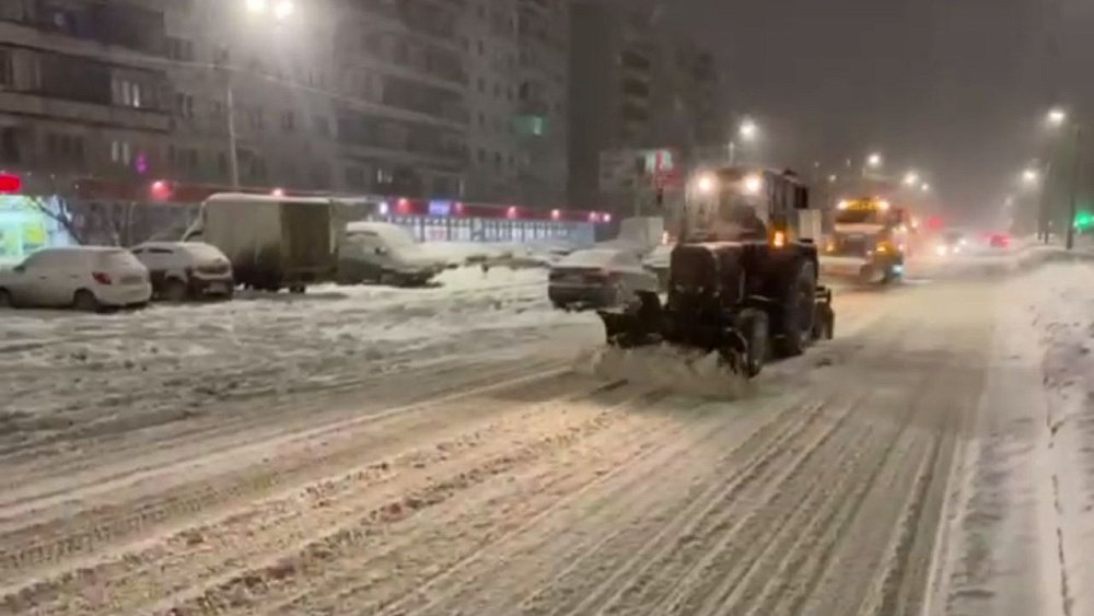 В Челябинске уборкой снега занято 572 рабочих и 286 единиц техники