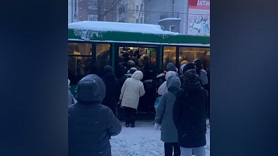 Переполненные автобусы в Челябинске попали на видео