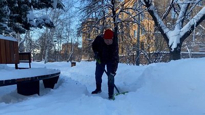 В Челябинской области студенческие отряды помогают устранить последствия сильнейшего снегопада