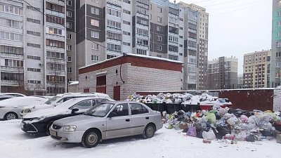 Челябинцев начнут штрафовать за парковку машин у контейнеров с мусором