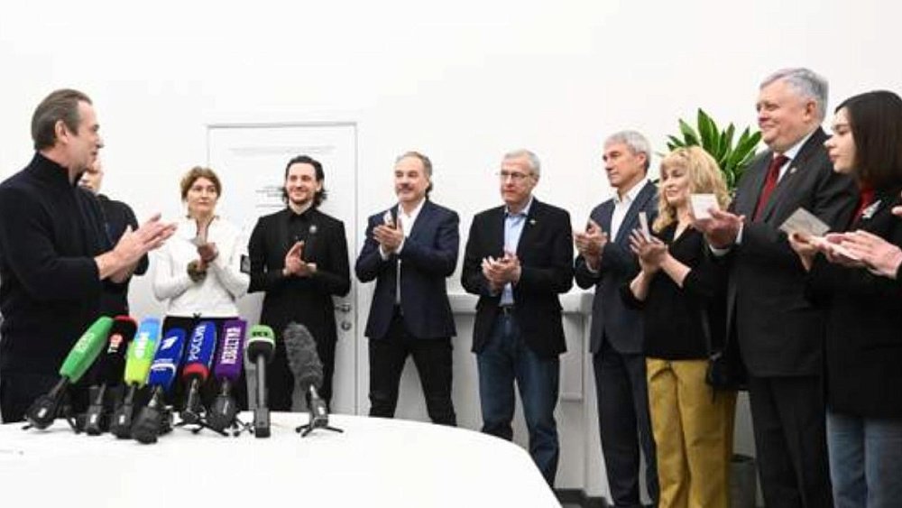 Владимир Машков вручил первые удостоверения доверенным лицам Владимира Путина