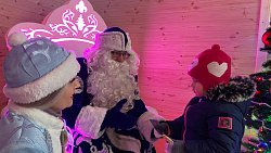 На центральной площади Миасса открыл свои двери дом Деда Мороза