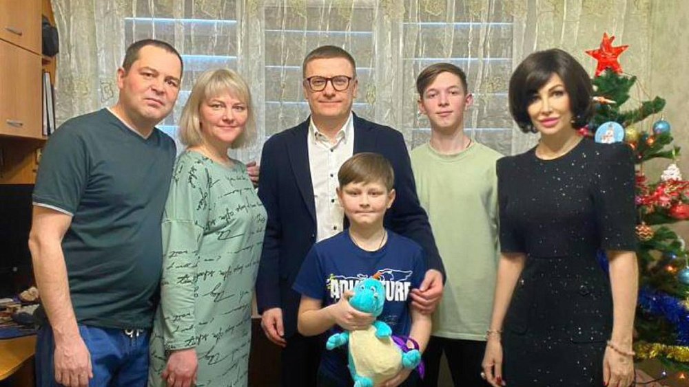 Супруги Текслер побывали в семье магнитогорского участника СВО