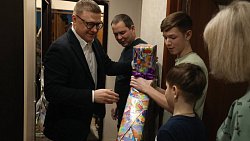 Супруги Текслер побывали в семье магнитогорского участника СВО