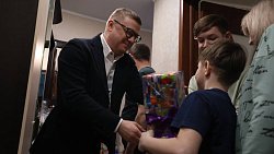 Супруги Текслер побывали в семье магнитогорского участника СВО