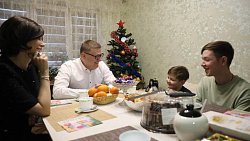 Супруги Текслер побывали в семье магнитогорского участника СВО