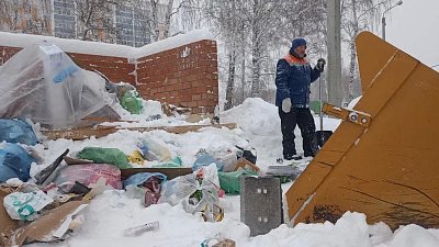 В Челябинске за сутки очистили от мусора 90 проблемных площадок