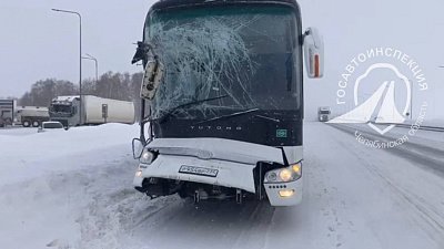 В Челябинской области автобус с пассажирами врезался в грузовик