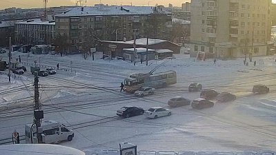 В Челябинске из-за троллейбуса остановилось движение трамваев
