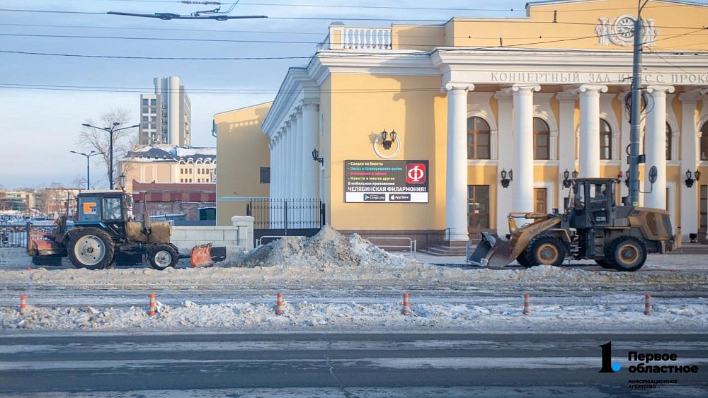 В Челябинске за ночь вывезли около 650 самосвалов со снегом