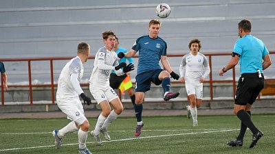 Футбольный клуб «Челябинск» расторг контракты с тремя игроками