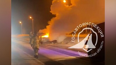 Горящий под Челябинском автомобиль попал на видео