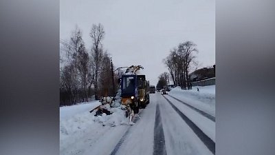 В Челябинске продолжается работа по устранению последствий сильнейших снегопадов