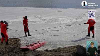 В Челябинске спасатели помогли подросткам, застрявшим на льду
