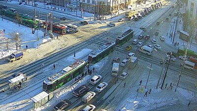 В Челябинске трамвай перекрыл движение в центре города