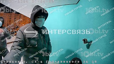 В Челябинске неизвестные подожгли входную дверь