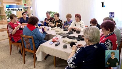 В Уйском связали сто пар носков для бойцов СВО