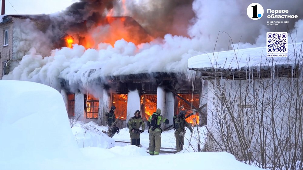В Златоусте вспыхнул деревообрабатывающий цех
