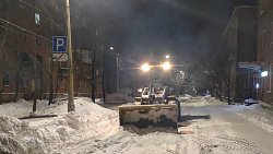 Почти 280 спецмашин вышли на уборку снега в Челябинске 14 января