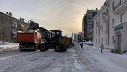 Девять спецмашин задействованы в уборке мусора в Копейске