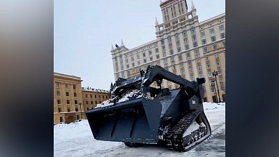 На парковке ЮУрГУ опробовали беспилотный погрузчик МТ2 на дистанционном управлении