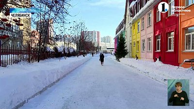 Детская поликлиника №8 помогает городу расчищать снежные барханы